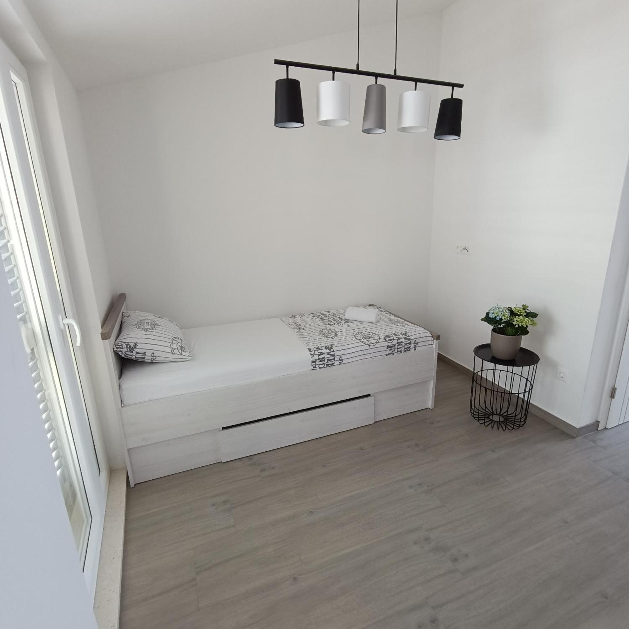 Apartmani Kristijan Igrane Esterno foto